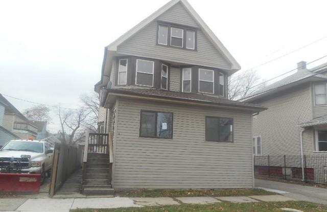 910 N Pine Ave., Chicago, IL 60651