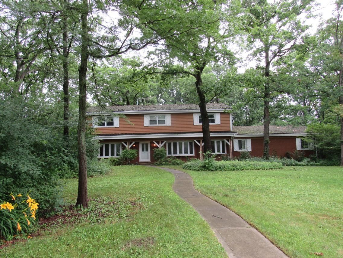 906 Holly Ct., Northbrook, IL 60062