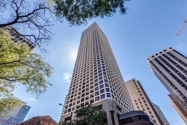 1030 N State St. #8B, Chicago, IL 60610
