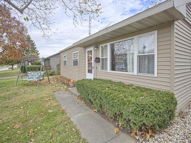 2002 Garden Hills Dr., Champaign, IL 61821