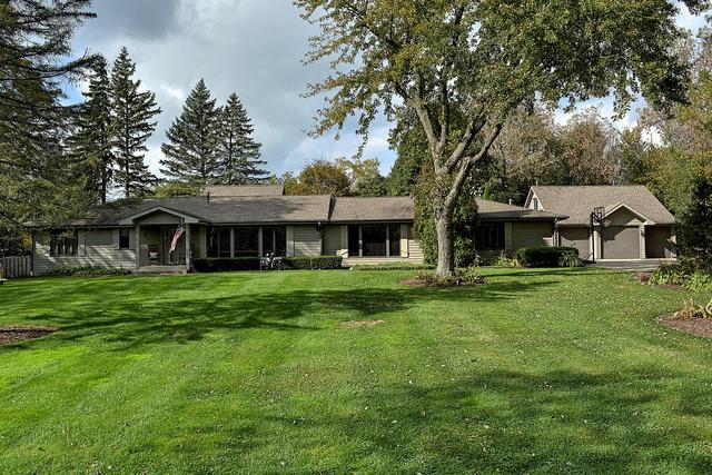 906 S Hough St., Barrington, IL 60010
