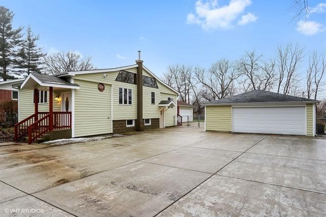 482 Charlotte Ave., Crystal Lake, IL 60014