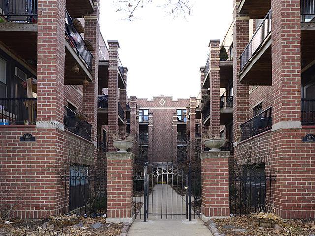 2112 N Seminary Ave. #17, Chicago, IL 60614