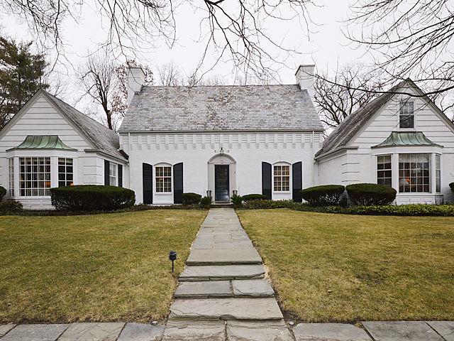1300 Middlebury Ln., Wilmette, IL 60091