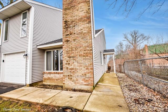 1947 Charles Ln., Aurora, IL 60505