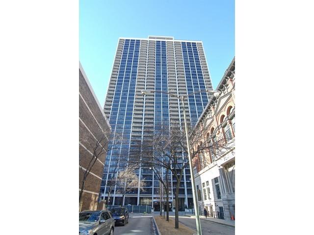 1560 N Sandburg Ter. #4115, Chicago, IL 60610