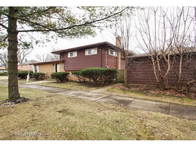 4001 Greenleaf St., Skokie, IL 60076
