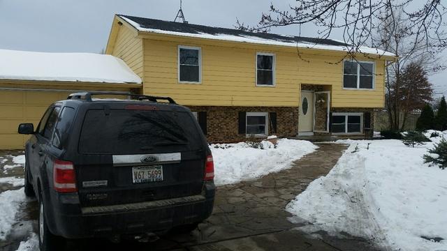 935 Chateau Ave., Aurora, IL 60505