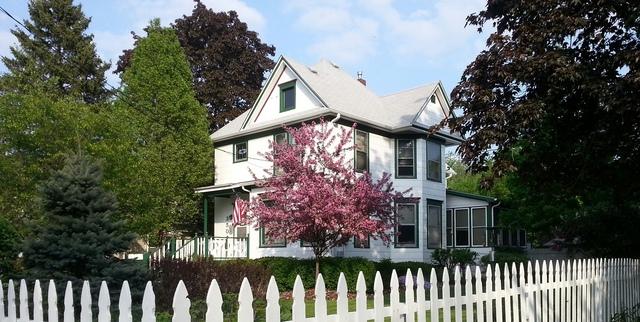 350 Mchenry Ave., Woodstock, IL 60098