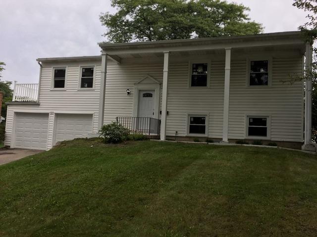 1810 Portsmouth Ln., Schaumburg, IL 60194