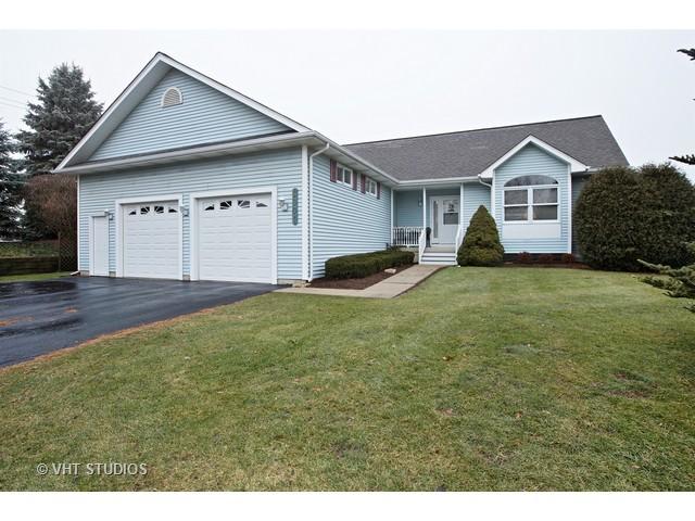 2001 Red Barn Rd., Woodstock, IL 60098