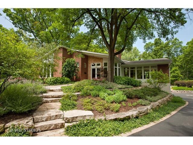 920 Woodland Dr., Glenview, IL 60025