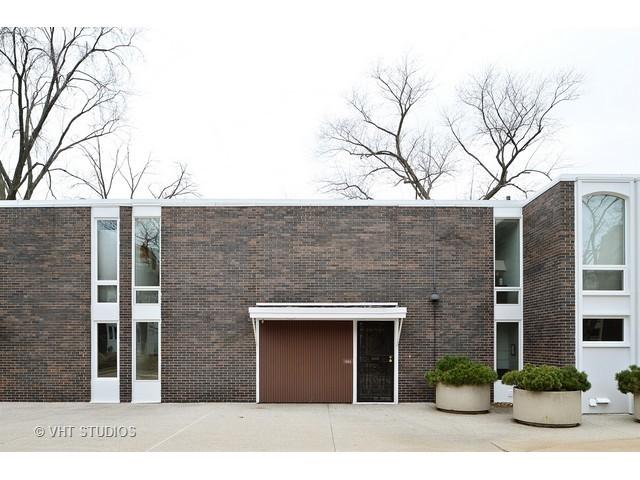 1322 N Sandburg Ter., Chicago, IL 60610