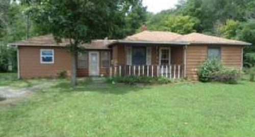 1530 E Poplar St., Odin, IL 62870