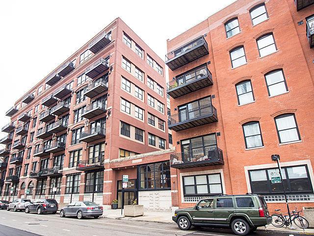 226 N Clinton St. #302, Chicago, IL 60661