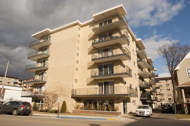 320 Circle Ave. #102, Forest Park, IL 60130