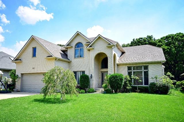10S117 Skyline Dr., Burr Ridge, IL 60527