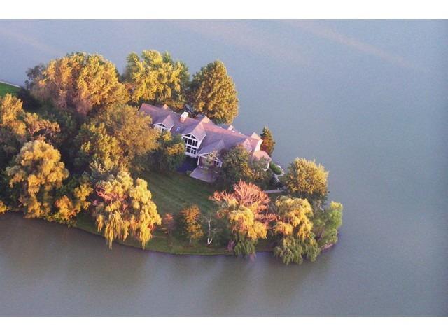 12 Back Bay Dr., South Barrington, IL 60010