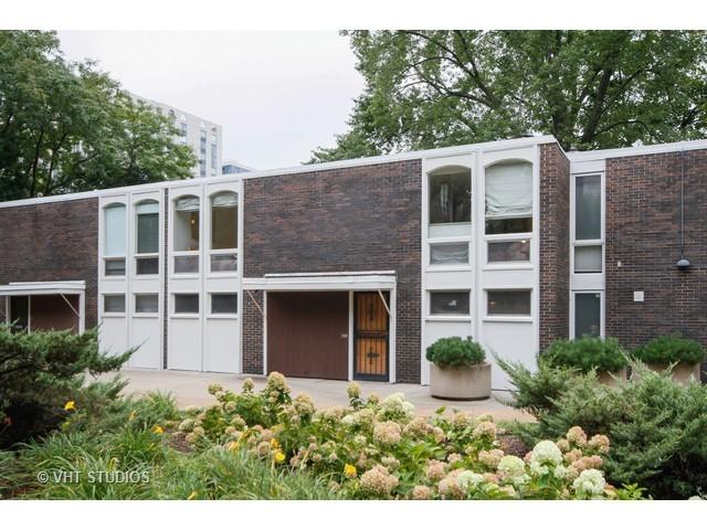 1318 N Sandburg Ter., Chicago, IL 60610