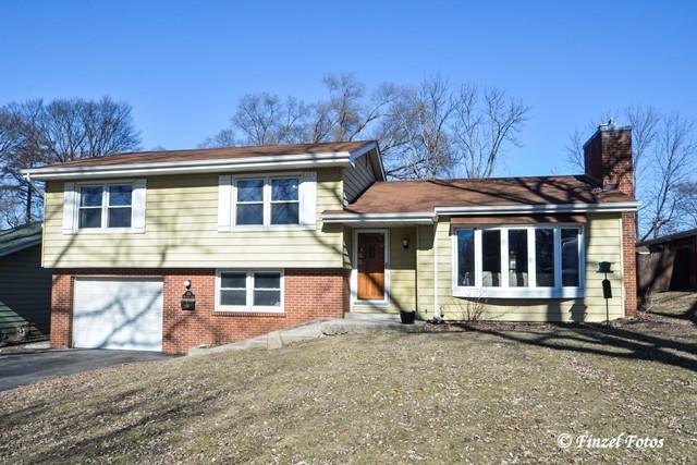 376 Maplewood Ln., Crystal Lake, IL 60014