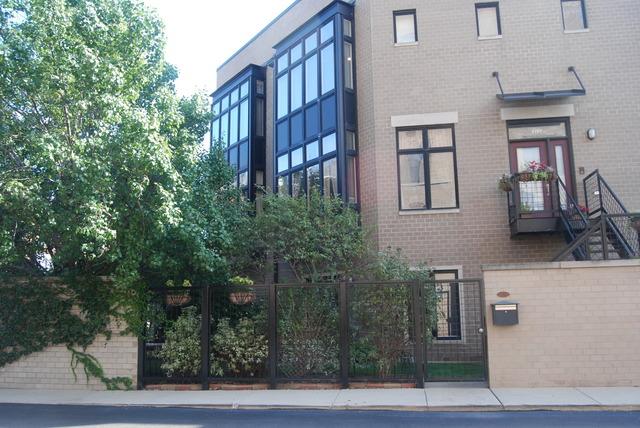 2759 N Hermitage Ave., Chicago, IL 60614