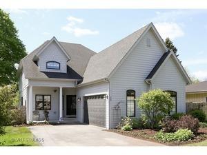 207 Willard Pl., Westmont, IL 60559