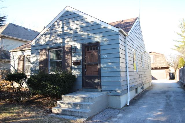 221 Fuller Rd., Hinsdale, IL 60521