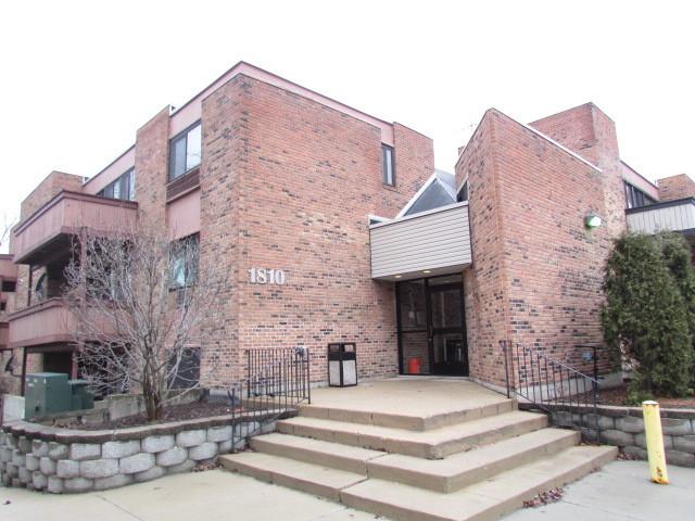 1810 Hemlock Pl. #208, Schaumburg, IL 60173