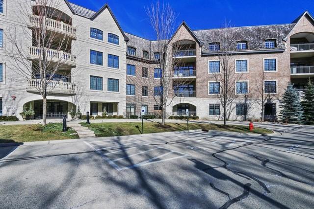 1800 Amberley Ct. #107, Lake Forest, IL 60045