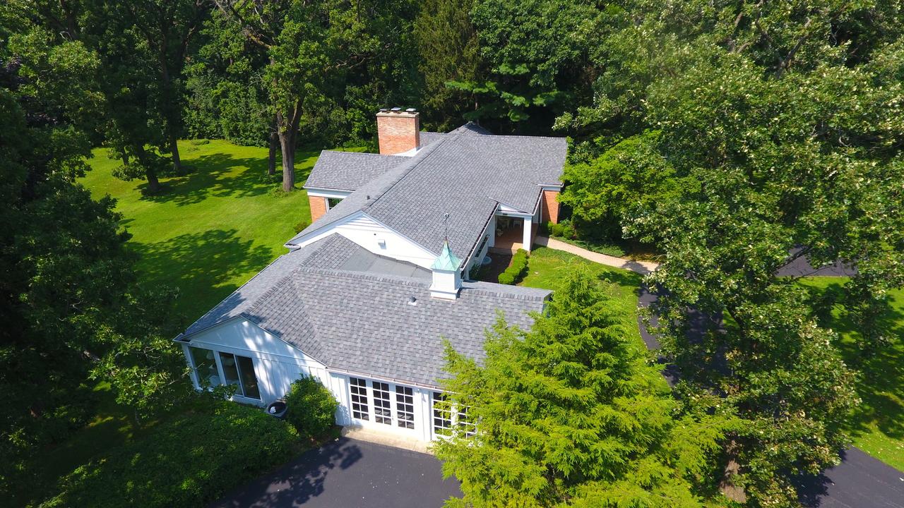 70 Old Hart Rd., Barrington Hills, IL 60010
