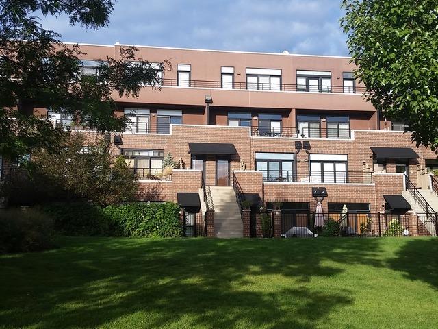 2946 N River Walk Dr. #55, Chicago, IL 60618