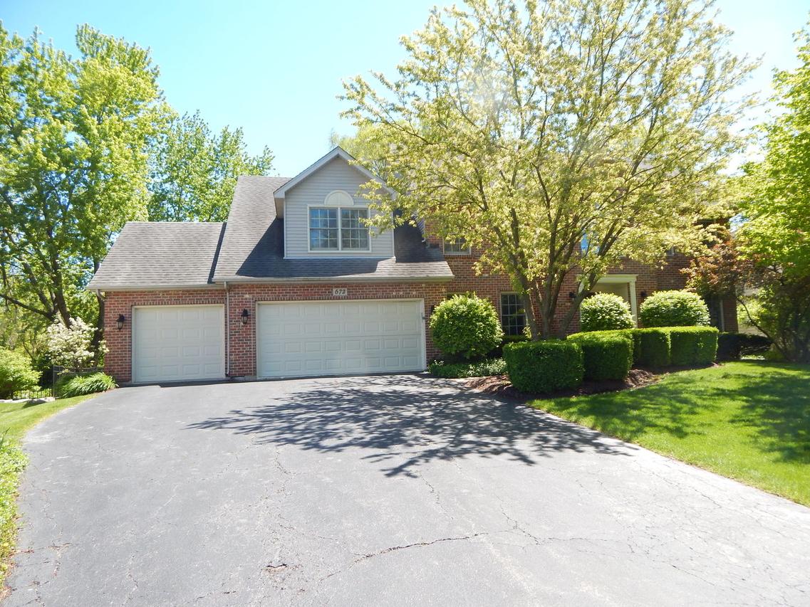 672 Waterbury Dr., Aurora, IL 60504
