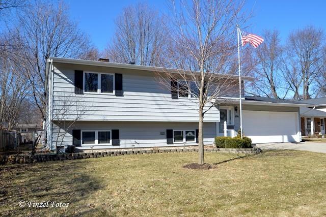 696 Wiltshire Ct., Crystal Lake, IL 60014