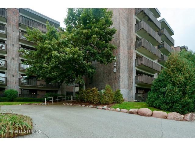 920 Vose Dr. #107, Gurnee, IL 60031