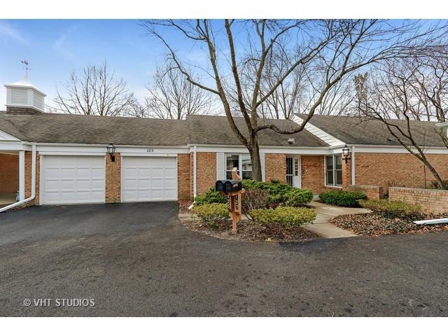 125 Rivershire Ln., Lincolnshire, IL 60069