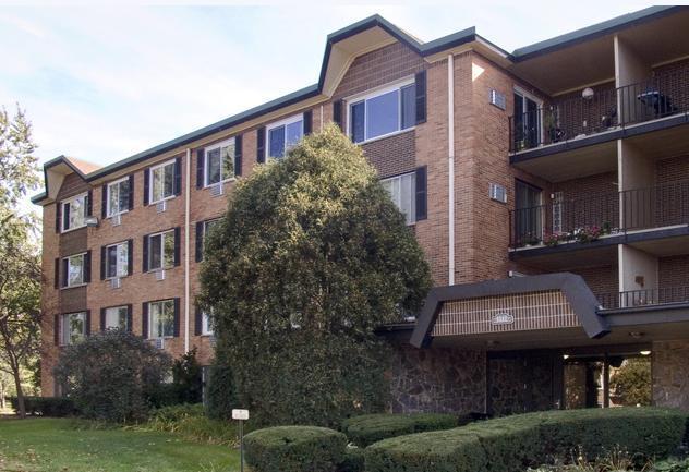 1217 S Old Wilke Rd. #402, Arlington Heights, IL 60005