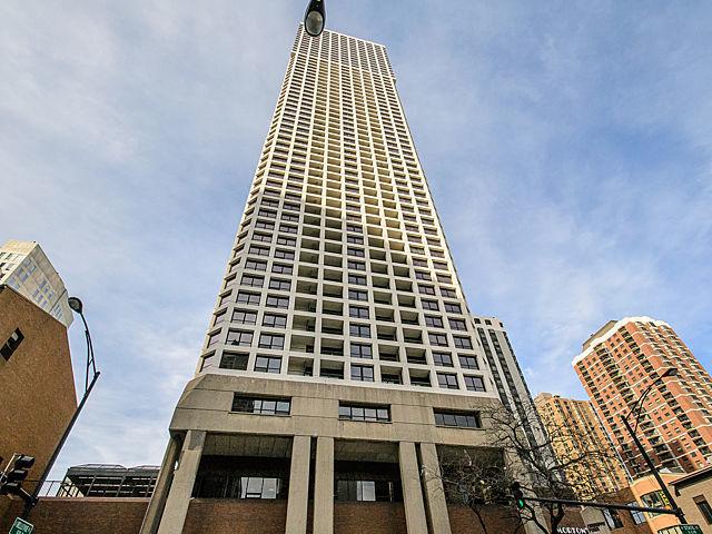1030 N State St. #17J, Chicago, IL 60610