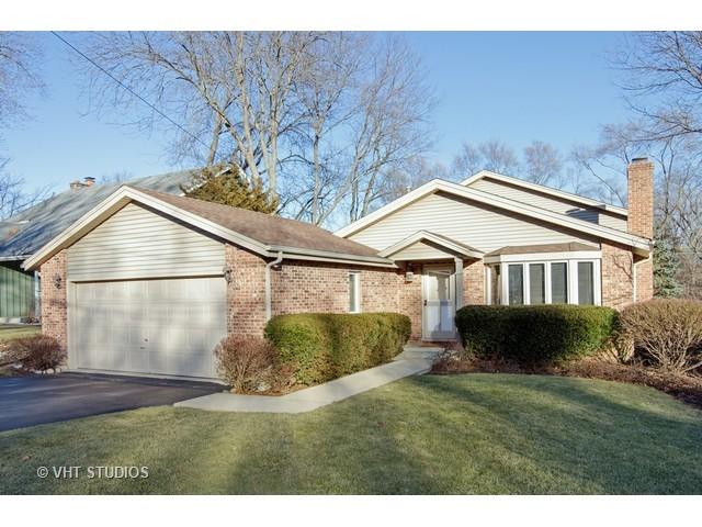 709 Sunny Ln., Barrington, IL 60010