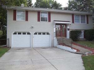 1265 Campbell Ln., Hoffman Estates, IL 60169