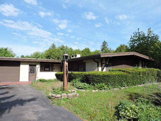 228 Peterson Pkwy., Crystal Lake, IL 60014