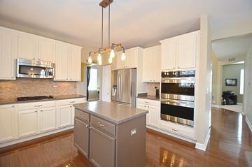 905 Jessamine Dr., Oswego, IL 60543