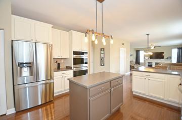 905 Jessamine Dr., Oswego, IL 60543