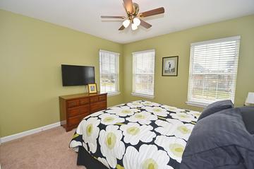 905 Jessamine Dr., Oswego, IL 60543