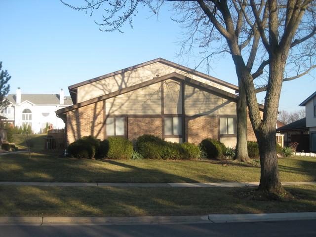 8325 Portsmouth Dr. #B, Darien, IL 60561