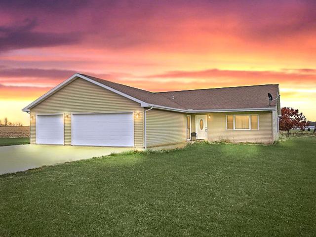 1923 1935 E St., Princeton, IL 61356