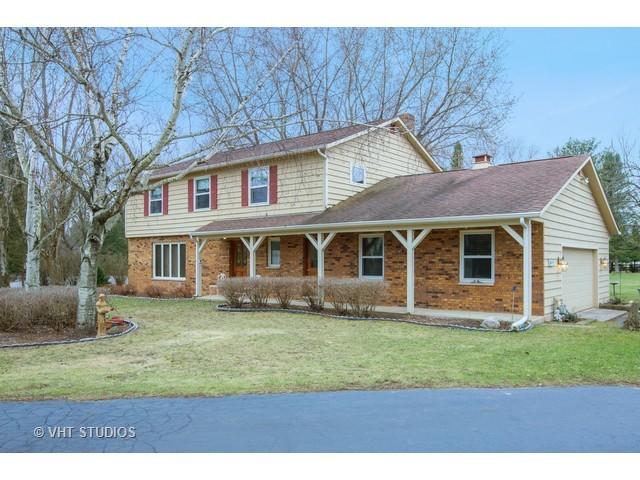 201 S Shannon Dr., Woodstock, IL 60098