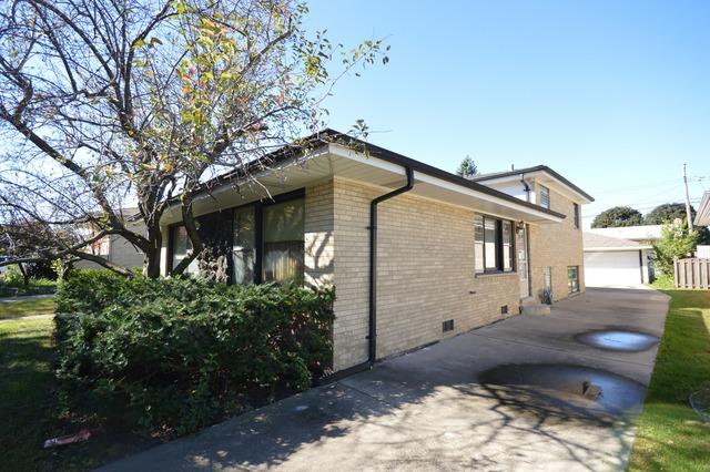 10212 S Komensky Ave., Oak Lawn, IL 60453