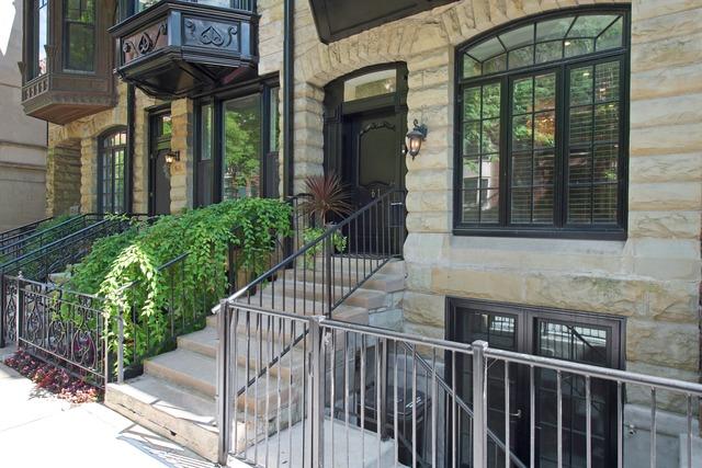 61 E Elm St., Chicago, IL 60611
