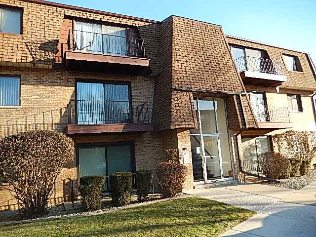 4917 W 109th St. #303, Oak Lawn, IL 60453