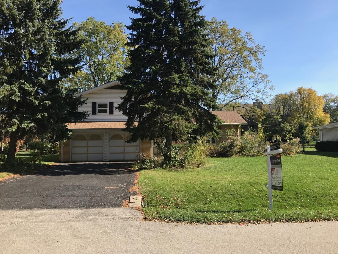 2005 N Fernandez Ave., Arlington Heights, IL 60004